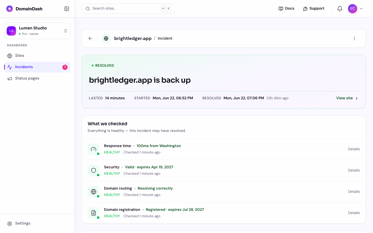 A resolved incident timeline showing updates and an automatic recovery